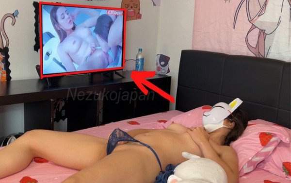 Gadis Jepang menonton film porno lesbian untuk pertama kalinya (saya basah dan sering muncrat)